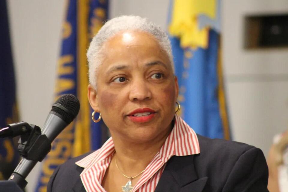 Auditor: Delaware foster children sleep in government offices as ...