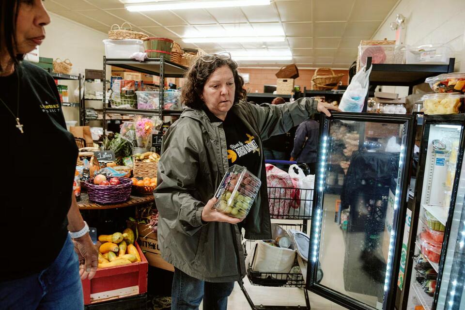 Food pantry patrons face ‘too much month at the end of their money ...