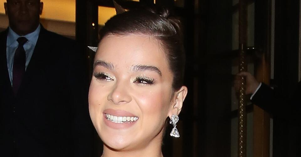 Hailee Steinfeld Gets Romantic in Bustier Top and Hidden Heels for ‘Hawkeye’ London Premiere – NewsBreak