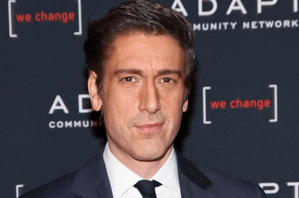 '20/20's David Muir Debuts 'Relaxed Look' in Rare Glimpse at Holiday