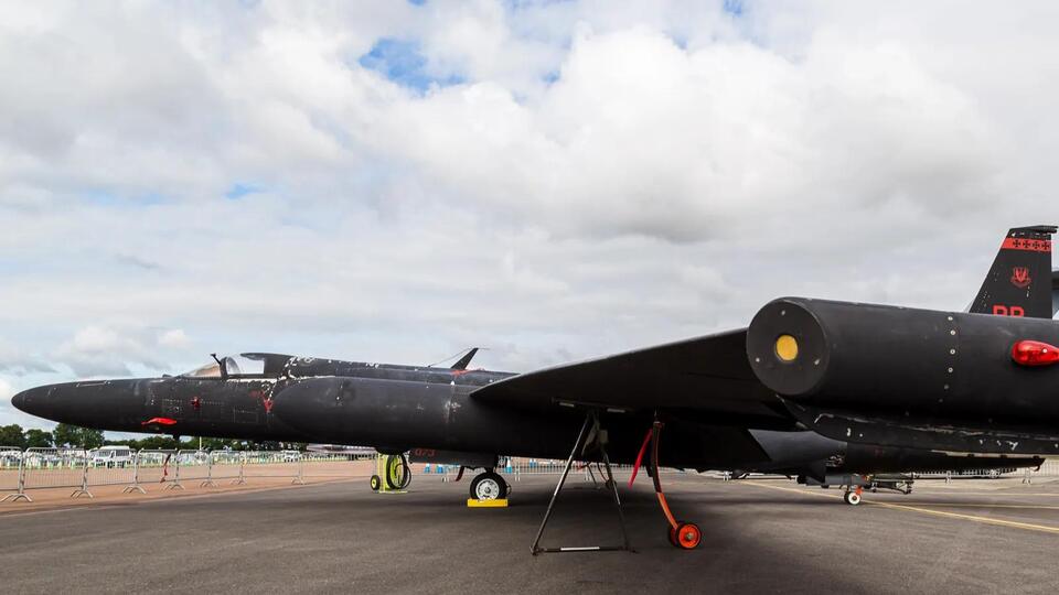 Cold War-era spy plane spotted during 49ers game in California - NewsBreak