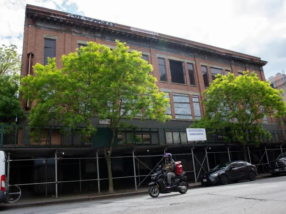 Derelict Clinton Hill Building a Monument to Hochul Official’s Failed ...