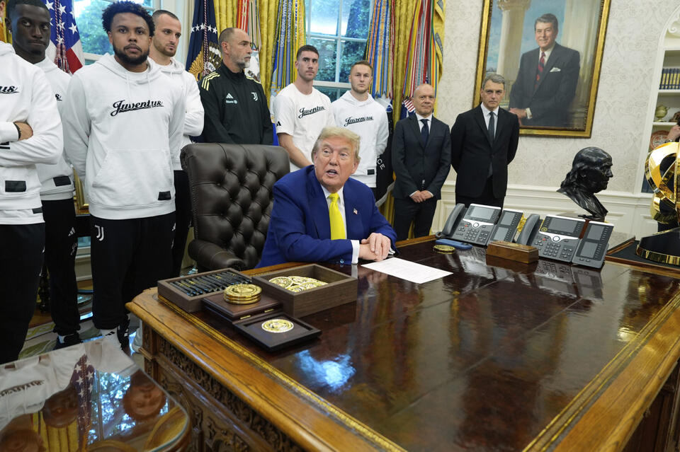 U.S. Soccer Star Breaks Down Awkward Oval Office Visit With Trump: ‘I ...