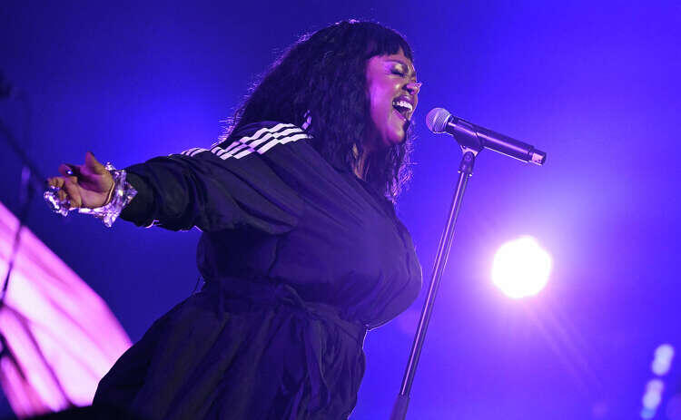 Neo-soul star Jill Scott plots Bay Area concerts at Oakland's Paramount