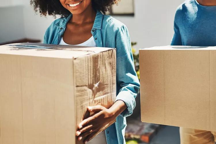 Man Skips Wife’s Birthday Dinner at the Last Minute to Help His Sister(00)