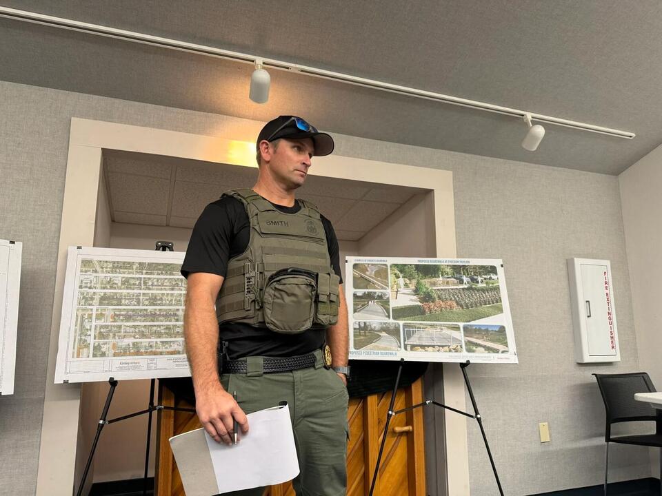 Man found dead in South Venice wooded area - NewsBreak