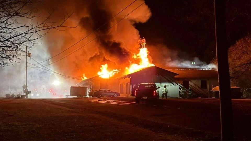 Crews from multiple departments respond to commercial structure fire in ...