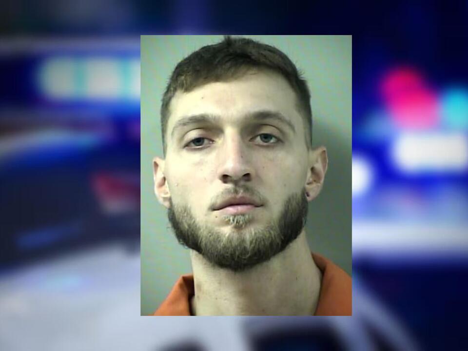 Jail employee arrested for smuggling vapes and phones