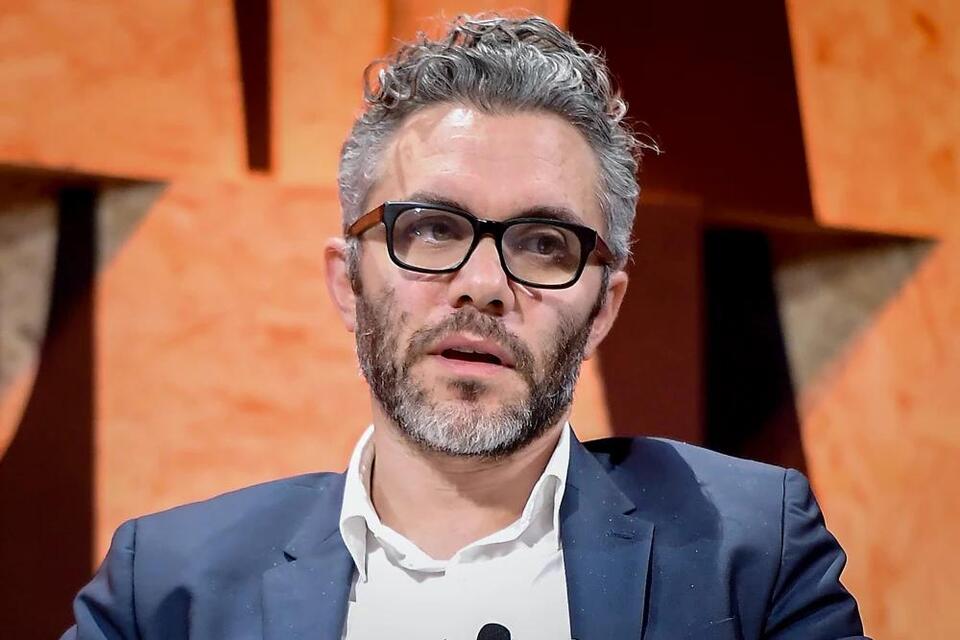In major shake-up, CBS hires technology journalist Nick Bilton to run ‘60 Minutes'