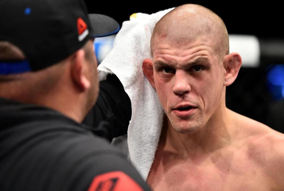 Highlights! UFC vet Joe Lauzon delivers bloody TKO in bareknuckle debut following seven-year layoff