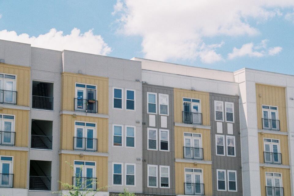 🔥 Florida Apartment Sends A New Unsigned Lease, Then Raises Rent By Almost $100 With No Warning While Autopay Drains The Tenant’s Account
