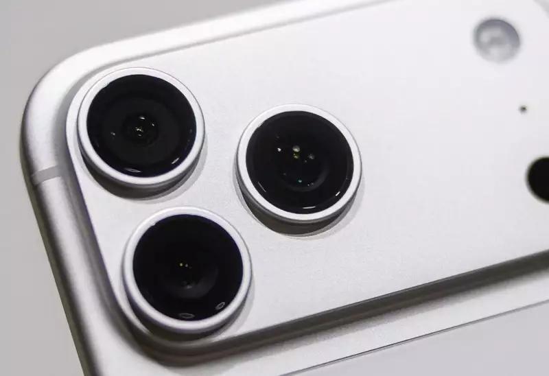 Excited to Take Deep Zoom Photos With Your Foldable iPhone? Get Ready for Disappointment