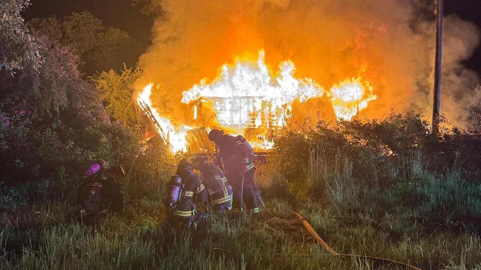 Eugene Springfield Fire tackles early morning blaze near Dorris Ranch ...