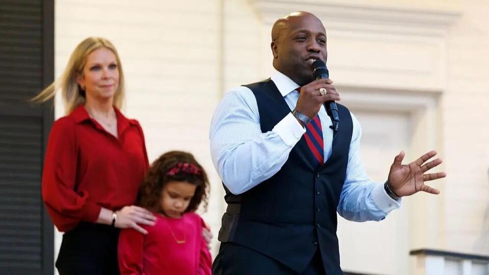 Image for Black GOP congressman shuts down race question following Supreme Court redistricting ruling