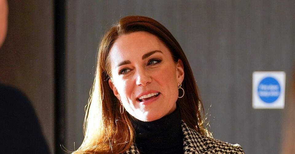 Kate Middleton Suits Up in a Houndstooth Blazer and Her Favorite Pumps With Prince William and Prince George – NewsBreak