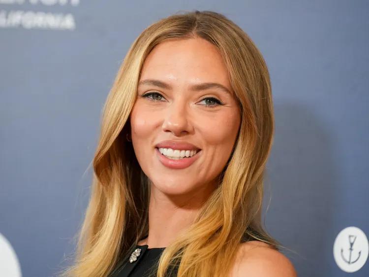 Scarlett Johansson’s Podiatrist-Approved Sneakers Have Shoppers Walking Up to 20,000 Comfortable Steps