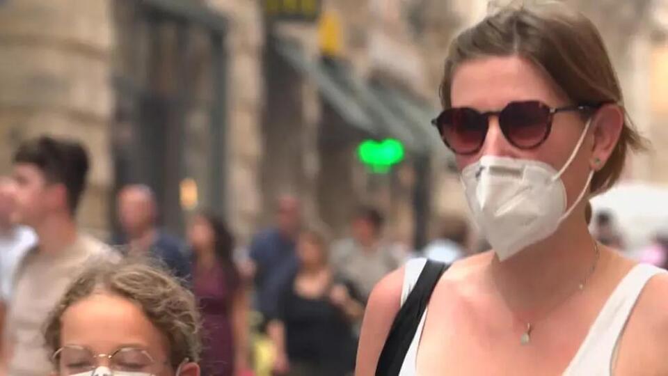 Facemasks return to southwestern France as air quality plummets due to fires