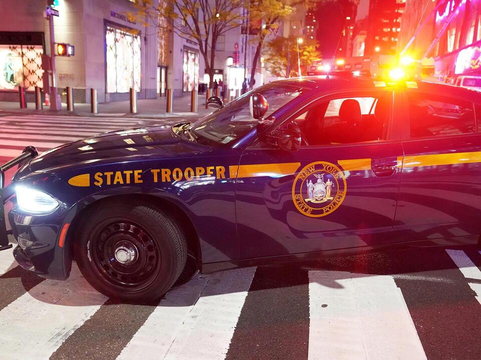 Long Island ‘Houdini’ slips handcuffs over head, takes cop car for