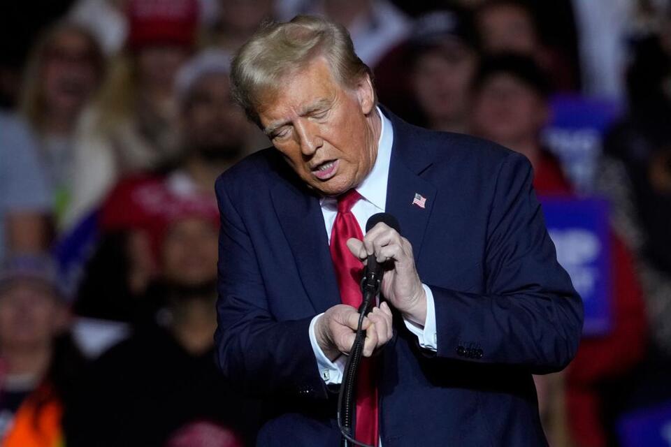 Trump threatens to ‘knock the hell out of people backstage’ as he melts ...