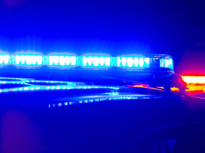 Three injured after car crashes into Ohio Bob Evans restaurant