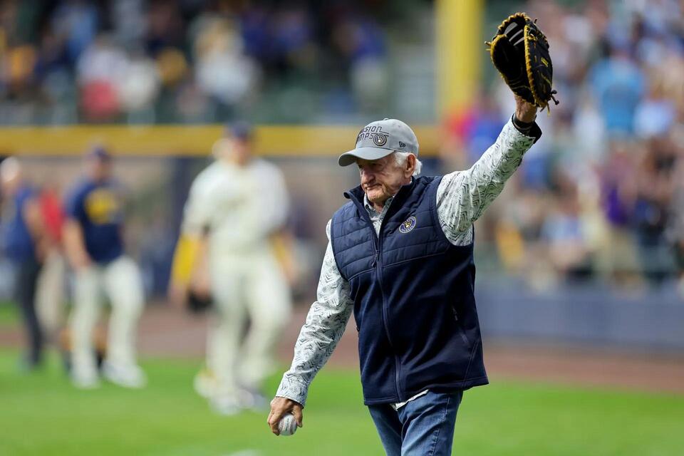 What happened to Bob Uecker’s daughter Leann and son Steve? Late