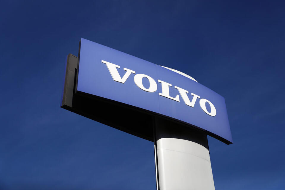 Volvo Faces Class Action Lawsuit Over Recalled Hybrid Batteries ...