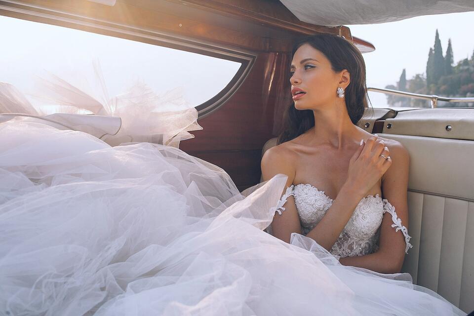 Bride Still Hates Her 400-Guest Wedding 18 Months Later Because Her Parents’ Dream Swallowed Her Entire Day