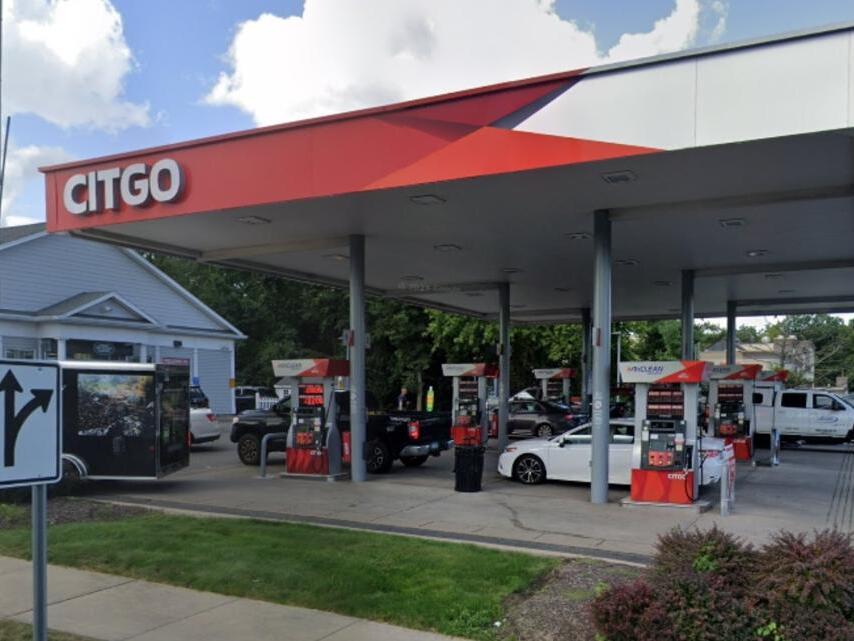 Search continues for suspects who robbed Subway at Citgo gas station in