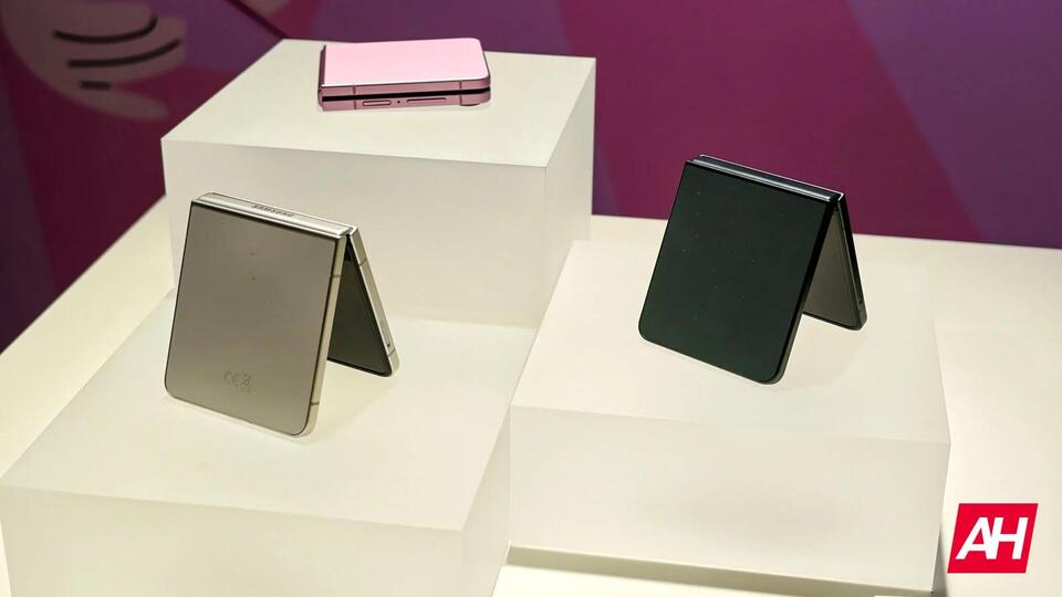 Does the Samsung Galaxy Z Flip 8 Have a MicroSD Card Slot - NewsBreak