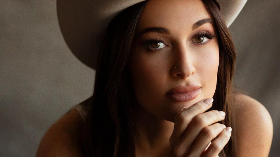 Kacey Musgraves Renews Global Publishing Deal With Warner Chappell ...