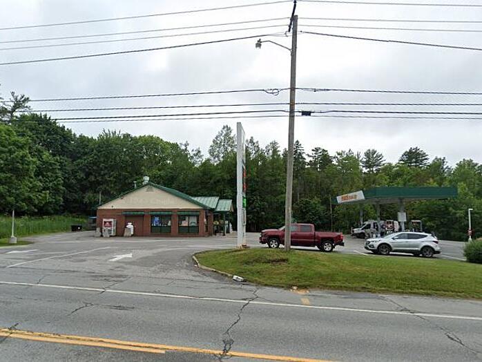 Does This Small Gas Station Really Have the Cheapest Gas in Maine