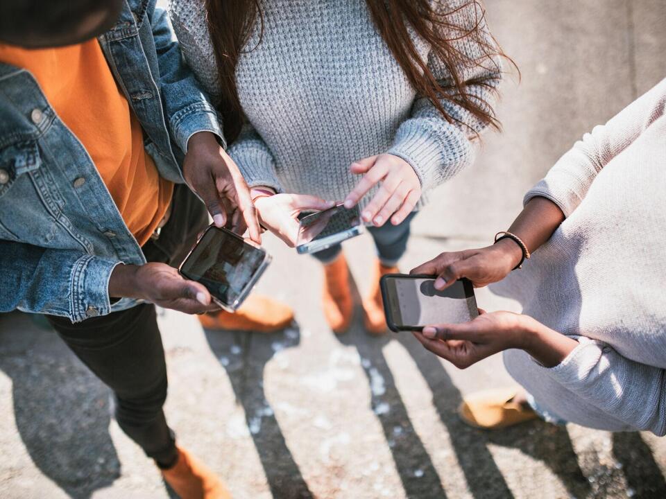 Social media and social skills in teens A St. Louis behavioral health