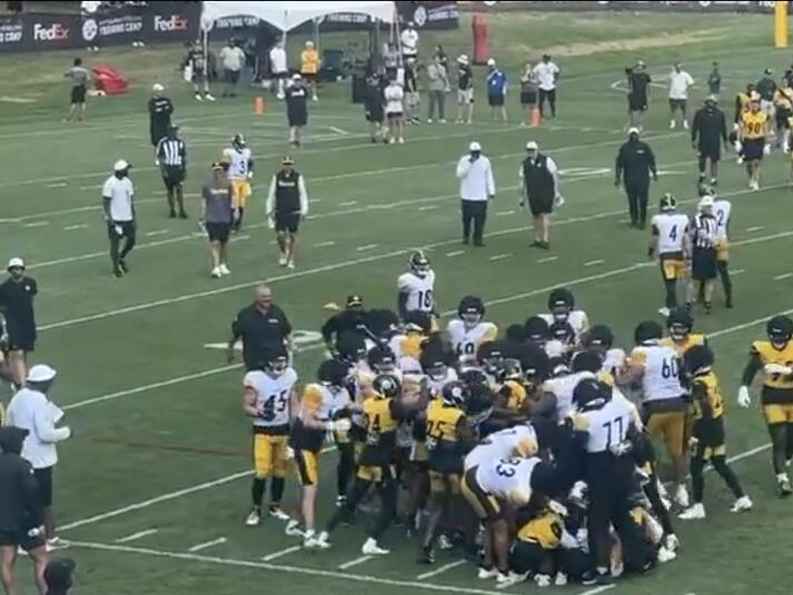 Steelers Training Camp Takeaways Massive fight breaks out, Russell
