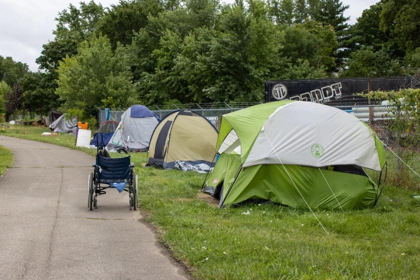 Advocates ask Illinois lawmakers to increase funding for the unhoused