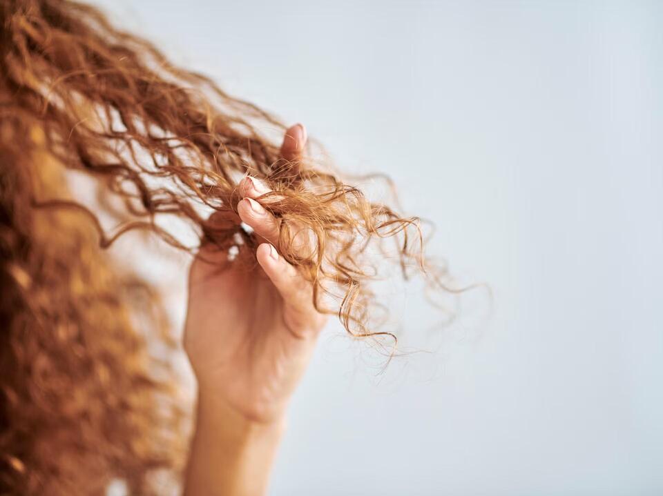 Think It’s Frizz? It Could Actually Be Breakage—Here’s How to Tell the Difference