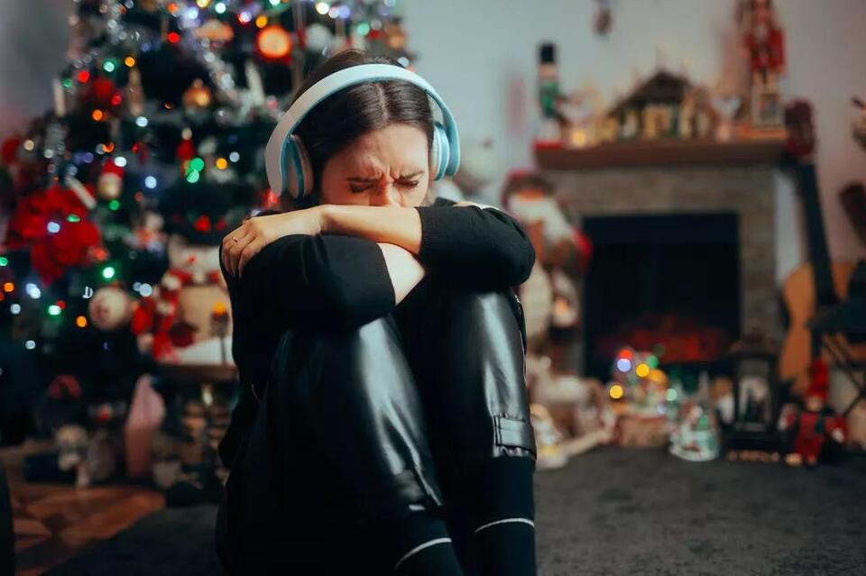30 Sad Holiday Songs - NewsBreak