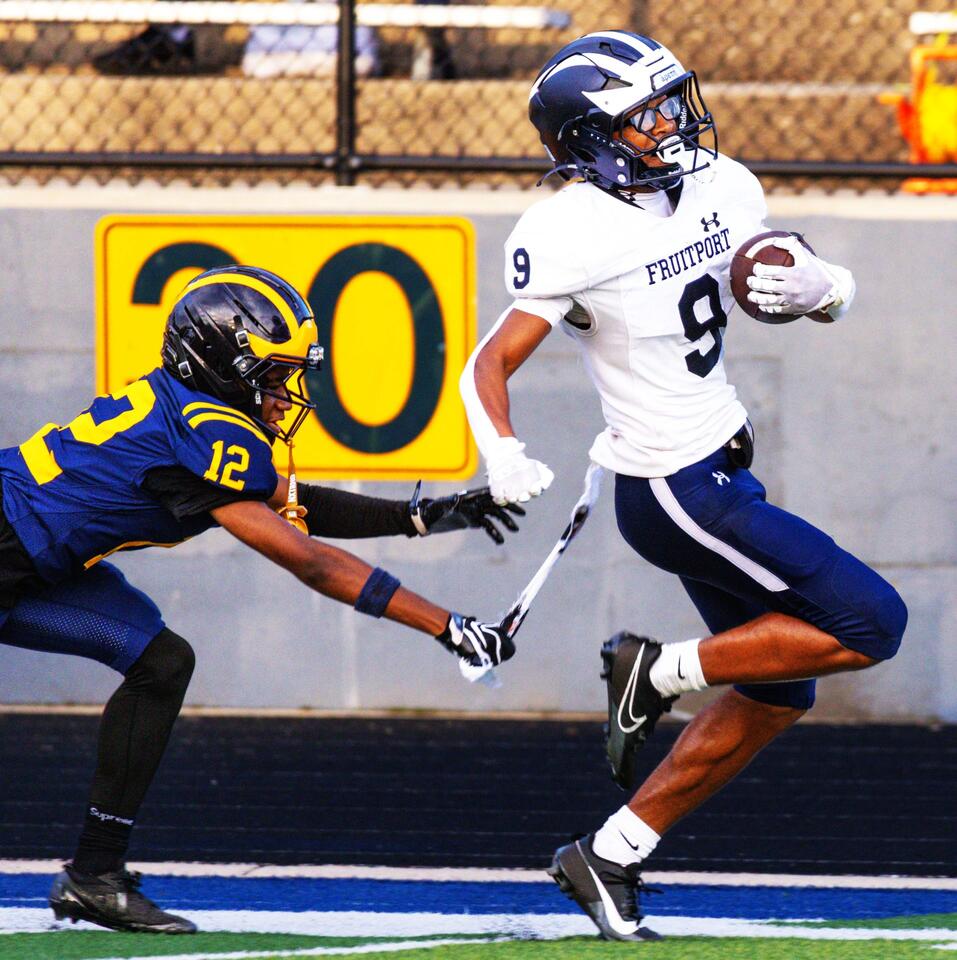Fruitport football team bounces back with a convincing 27-16 victory over Godwin Heights
