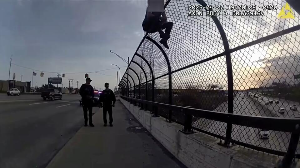 Michigan Police Officers Rescue Man From Suicide Attempt On Highway ...