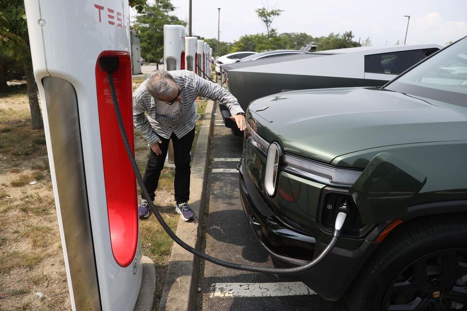 Tesla, Rivian Deliveries Beat Estimates: Analysts Explain Why TSLA ...