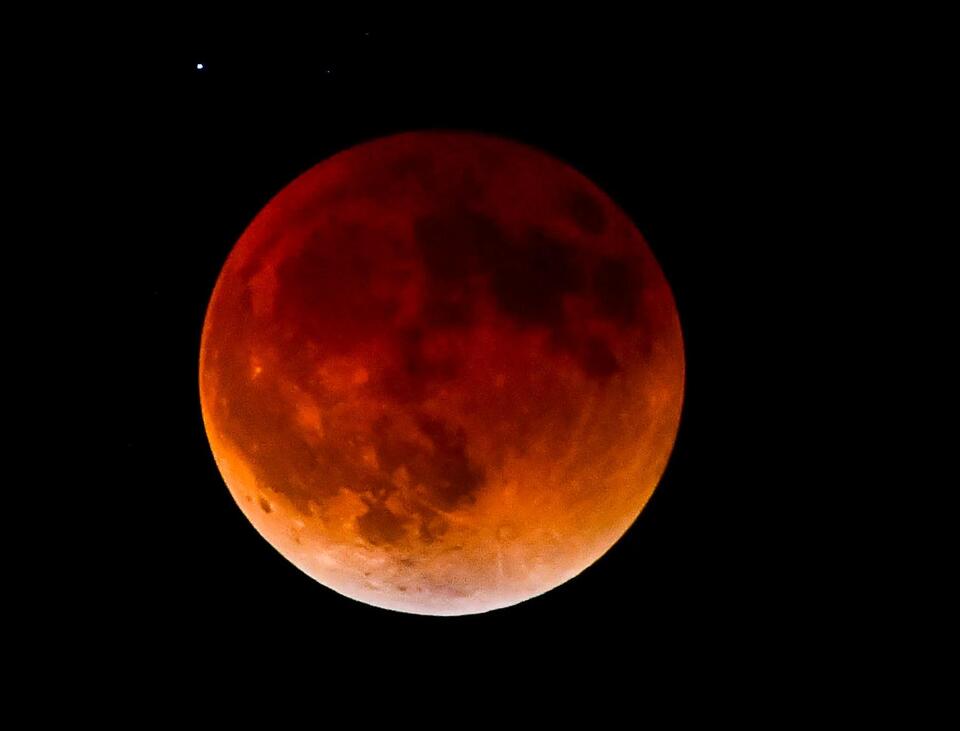 Next full moon combines with total lunar eclipse. How to see blood moon ...
