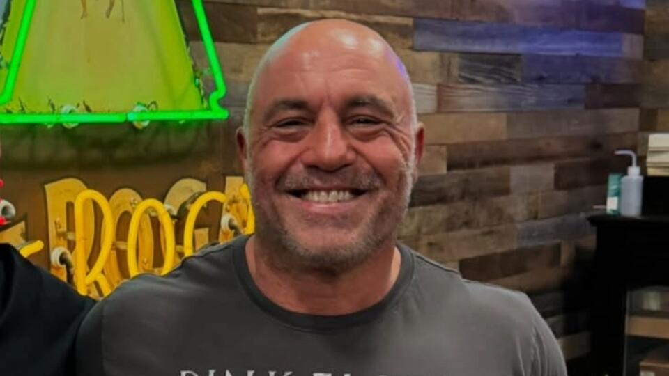 Joe Rogan Climbs to No. 1 on Apple Podcast Charts, Beating New York ...