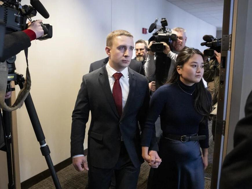 Prosecutors to dismiss charges against Minnesota trooper who shot ...