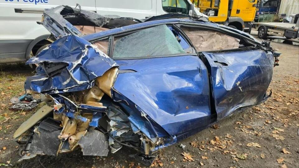 Onboard Footage Captured a 175MPH Tire Blowout in a Tesla Model S on ...