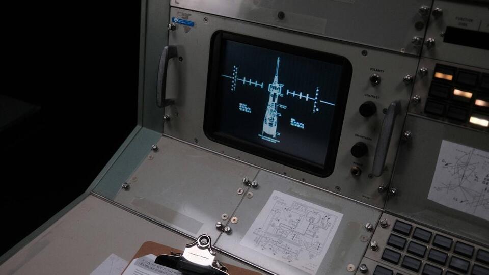 The Computer That Landed Humans on the Moon Had 4KB of RAM — and Women ...