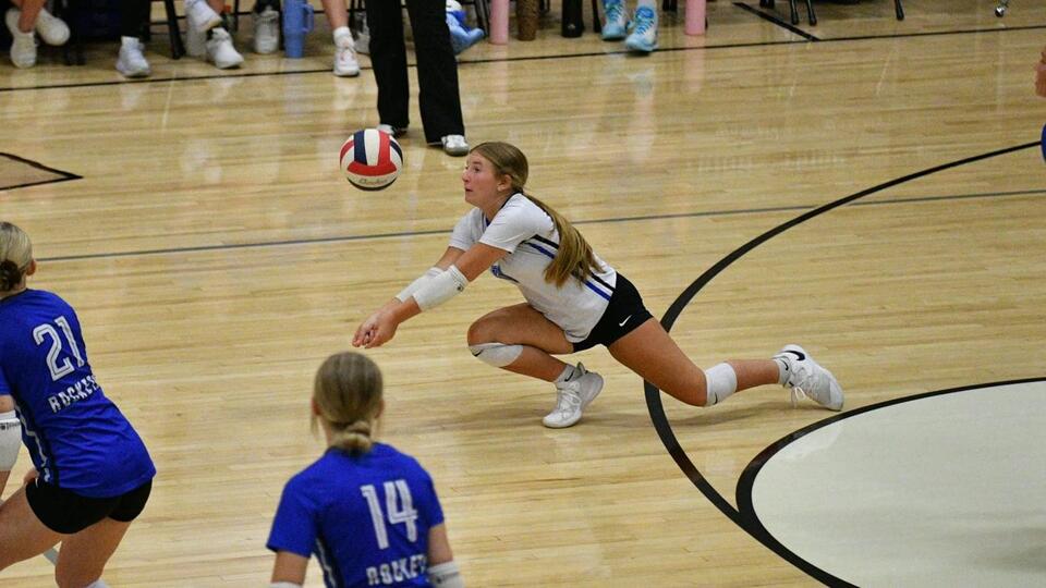 Crittenden Holds Off Trigg in Three-Set District Win