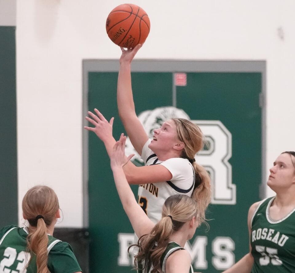 Anna Ulvin three-pointer with 3 seconds left gives Roseau the win over ...