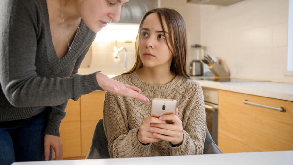 Picture of Cutting screen time to 3 hours per week improves kids’ behavior and ...