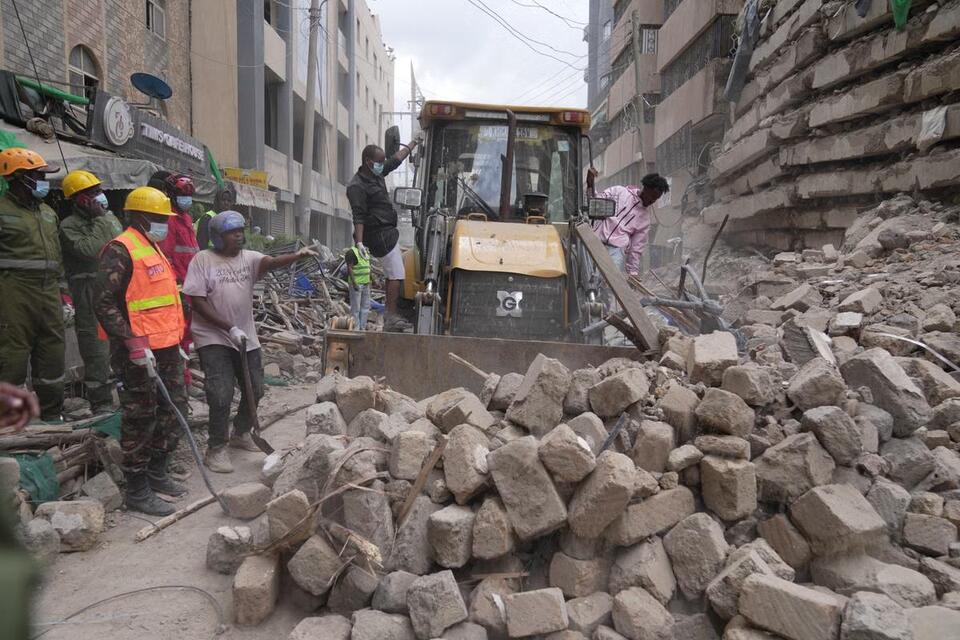 4 rescued on third day after Kenya building collapse as families lose ...