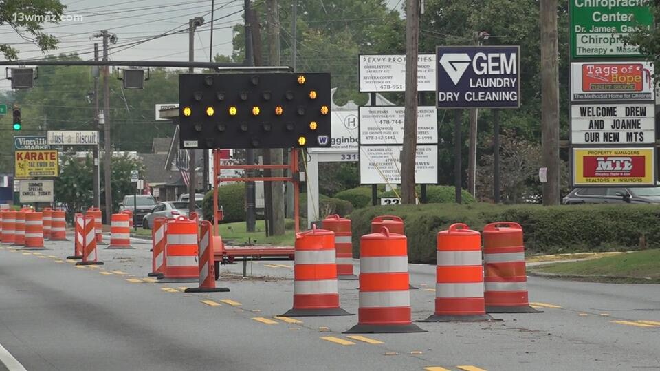 Center lanes on Vineville Avenue back open after gecko broke reversible ...