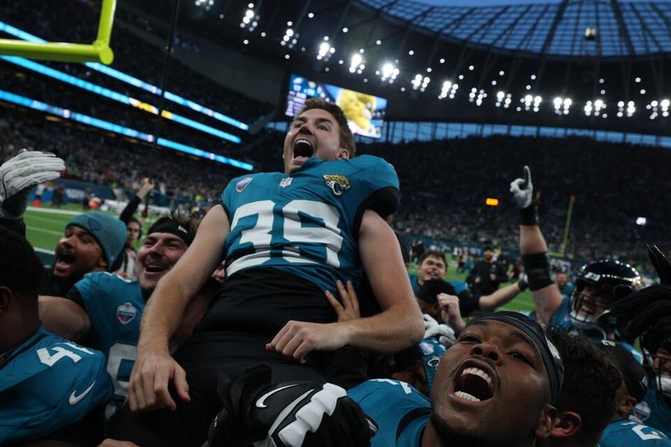 NFL roundup: Jaguars stun Eagles in final seconds in London - NewsBreak